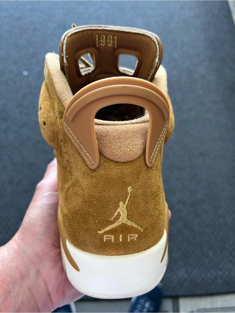 Jordan Air 6 Wheat   size 10 men